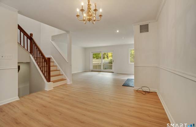 12 Boulevard Drive Gallery 4