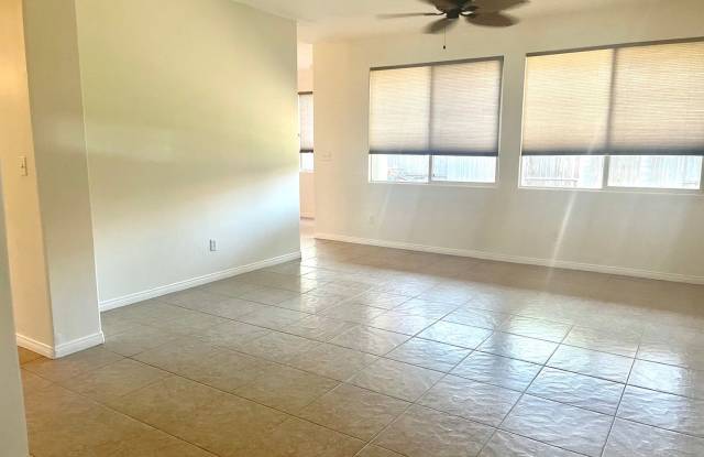 4 Bedroom with Office in N.W. Bakersfield Gallery 3