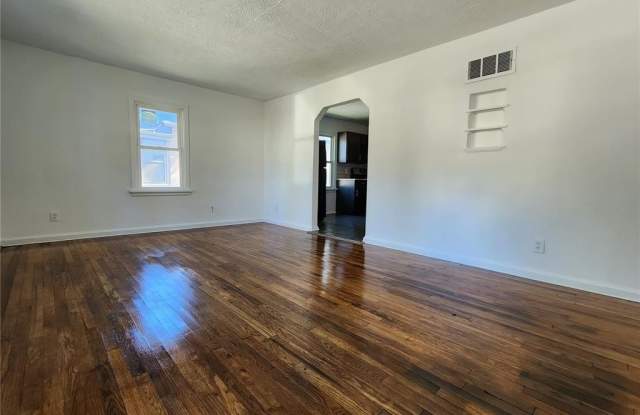 128 Deane Court Gallery 2