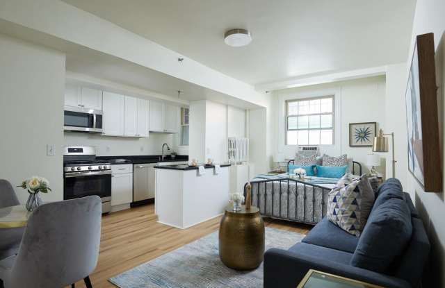 Cozy Studio Steps from Meridian Hill Park! photos photos