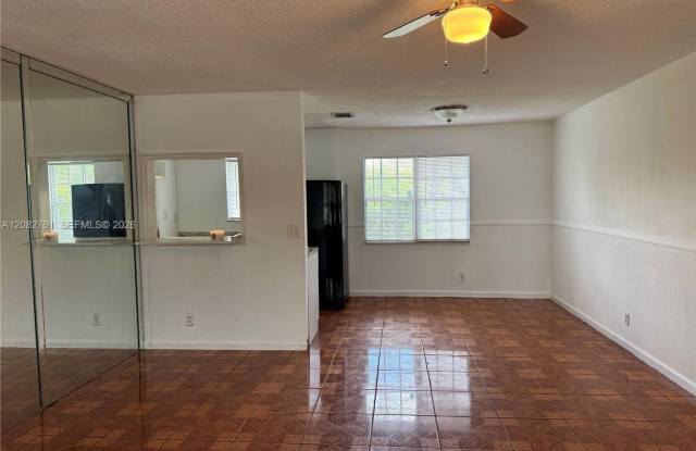 717 SW 79th Avenue, North Lauderdale, FL 33068 Gallery 4