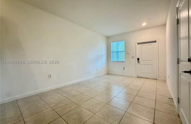 2685 SE 13th Ct Gallery 3
