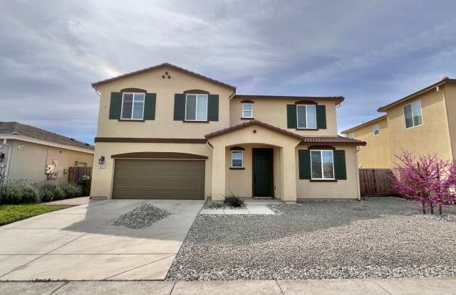 Stunning 5-bedroom, 3-bathroom residence with Solar! photos photos