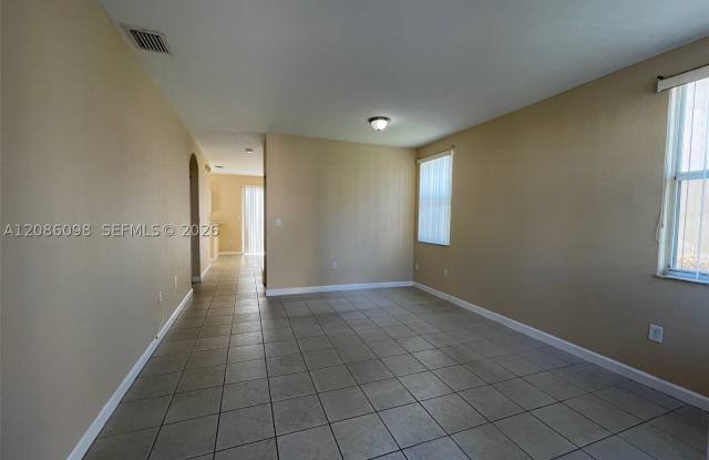 992 NE 41st Pl Gallery 2