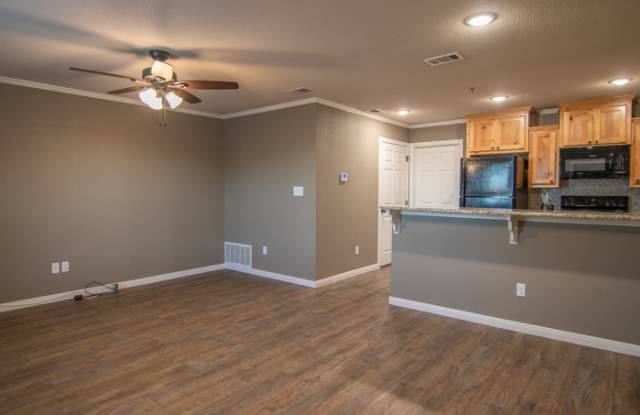 651 East McGregor Drive Unit 104 McGregor, TX 76657 Gallery 4