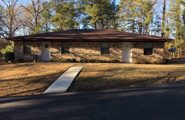 2/1 with washer dryer located 1 mile from Tech Campus or 1/8 mile to I20 - 816 Greenwood Drive, Ruston, LA 71270 2/1 with washer dryer located 1 mile from Tech Campus or 1/8 mile to I20 - 816 Greenwood Drive, Ruston, LA 71270