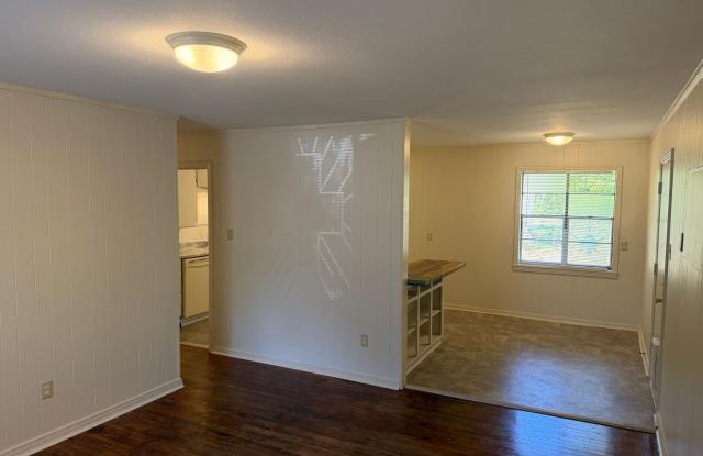 Charming 3 Bed 1 Bath Home Gallery 3