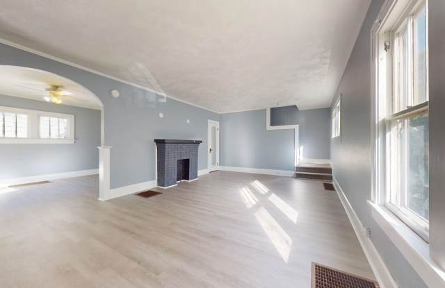 Mansfield-3 bedroom, near the park with garage Gallery 3