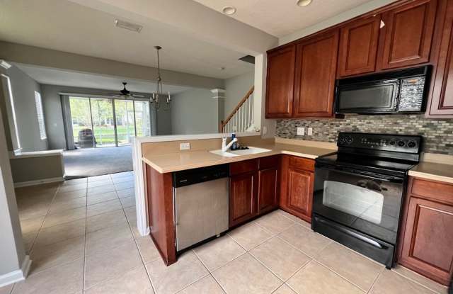 Beautiful End-Unit Townhome for Rent in Wolf Creek! photos photos