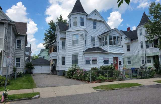 68 Waverly Street unit: 3 photos photos