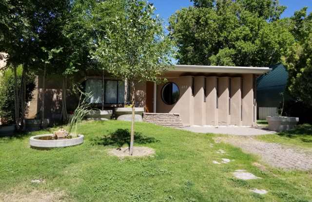 323 Wellesley Place NE Gallery 3