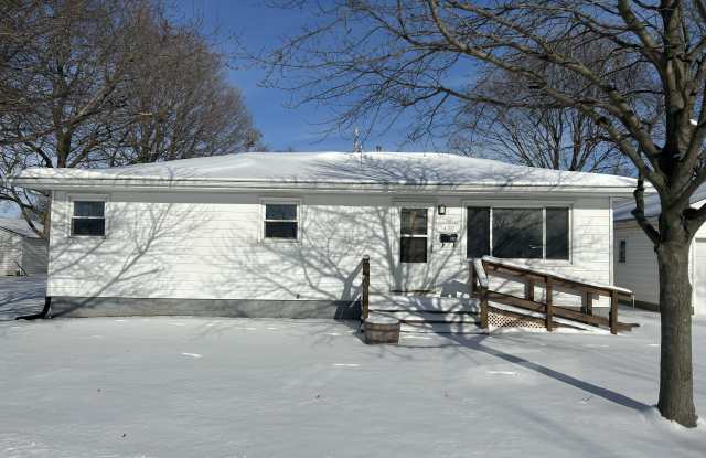 130 Walnut St - 130 Walnut Street, Gibson City, IL 60936