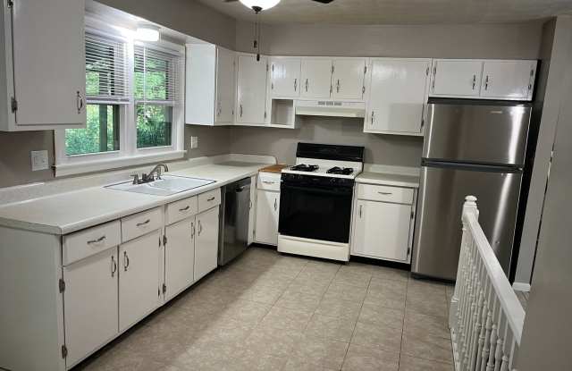 Spacious Two-Level Home with Dual Living Areas, 2 Kitchens  Covered Back Deck! - 2516 Brookside Court, Columbia, MO 65201