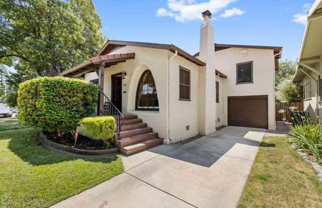 (POOL!) 3 bed/2 bath - 1935 Spanish Colonial Home! photos photos