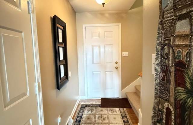 3 bedroom 2.5 bath townhome located in the Windwood Village Gallery 3
