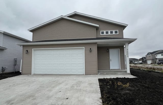 3603 33rd St S - 3603 33rd Street South, Moorhead, MN 56560