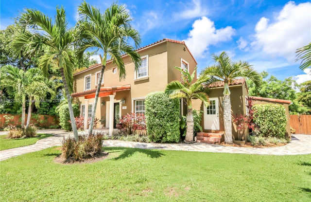 1700 SW 14th Ave photos photos