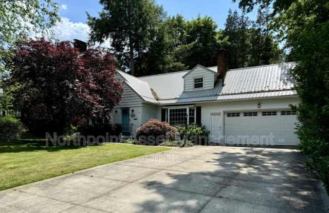 1264 Sunset View Dr - 1264 Sunset View Drive, Akron, OH 44313