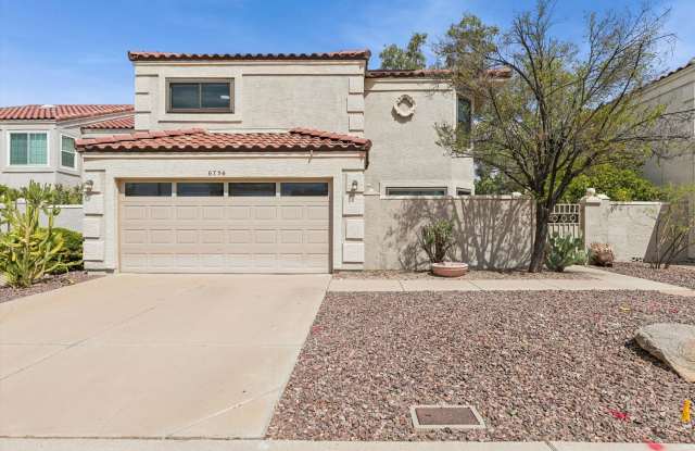 Highly sought after golf course lot in Arrowhead Ranch, you will not be disappointed in the beauty.  3 bedrooms, 2.5 bathrooms, 2k sq ft this home is light and bright and Ready for you NOW!!! Gallery 3