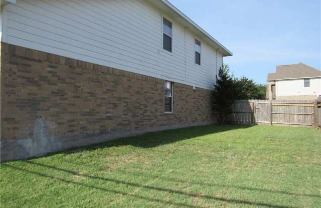 Spacious 4/2.5/2 two story home! Gallery 1