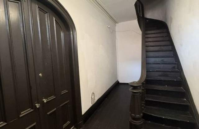 241 2nd Street Gallery 2