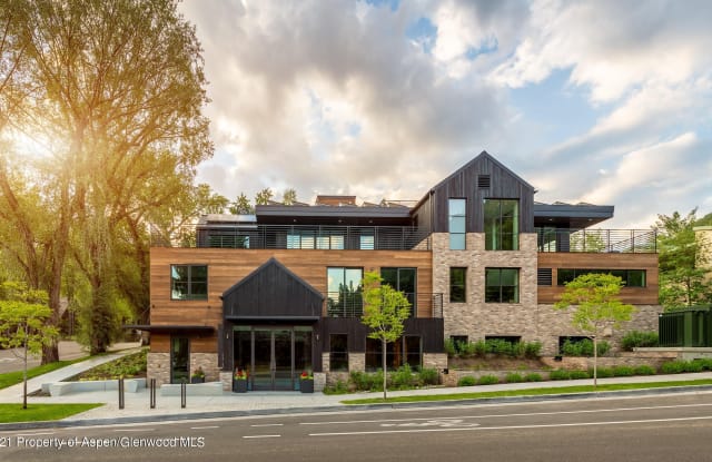 200 S Aspen Street photos photos