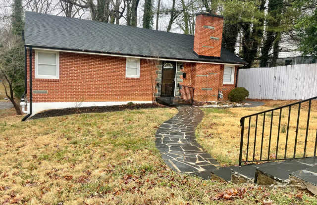 Adorable Brick Ranch Home - 512 Oakridge Boulevard, Lynchburg, VA 24502