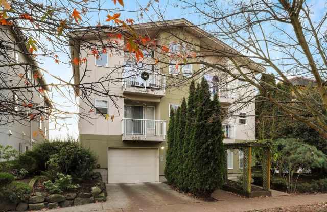 Ballard top floor Newly remodeled condo with covered secure carport - 1535 Northwest 52nd Street, Seattle, WA 98107