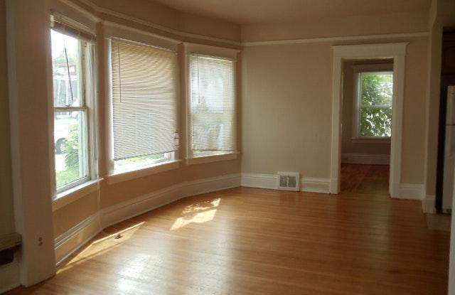 5203 11th Avenue Northeast Gallery 2