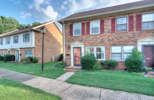 Move-in ready end-unit townhome-style condo for rent in the heart of LoSo Gallery 4