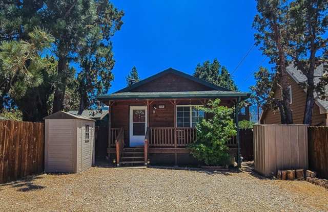 2136 3rd Lane Gallery 1