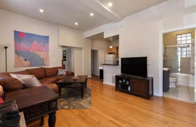 2455 N SAWYER Gallery 4