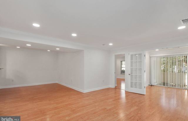 5801 W LINDEN SQUARE COURT Gallery 3