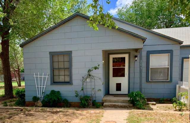 209 NE 5th - 209 NE 5th Street, Andrews, TX 79714