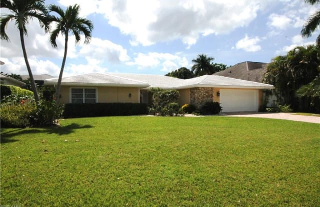 656 BINNACLE DR - 656 Binnacle Drive, Naples, FL 34103