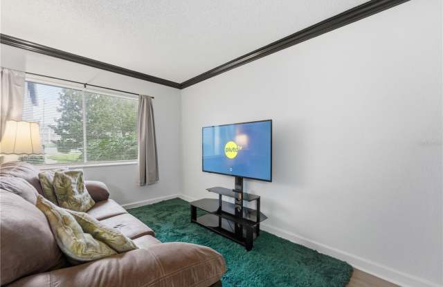 139 OYSTER BAY Circle Gallery 2