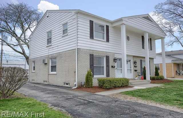 4817 Briarwood Avenue Gallery 2