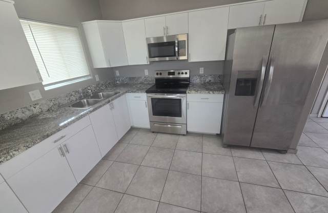 TOWNHOME AVAILABLE NOW!! 2BD/1BA ALL TILE FLOORING!!! WON'T LAST!! photos photos