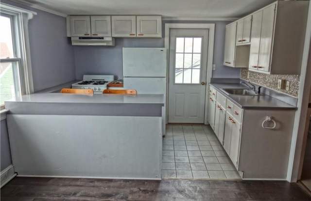 16 Mann Avenue unit: 3 - 16 Mann Avenue, Newport, RI 02840