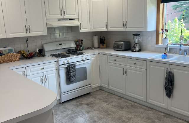 33 Gainsborg Ave E - 33 Gainsborg Avenue East, Harrison, NY 10604