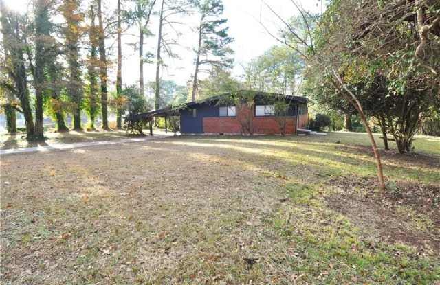 2351 Pinewood Drive Gallery 3