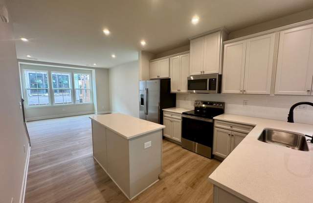 Beautiful 2BR/2.5BA Townhome**ASK ABOUT OUR 18 MONTH LEASE SPECIAL** Gallery 4