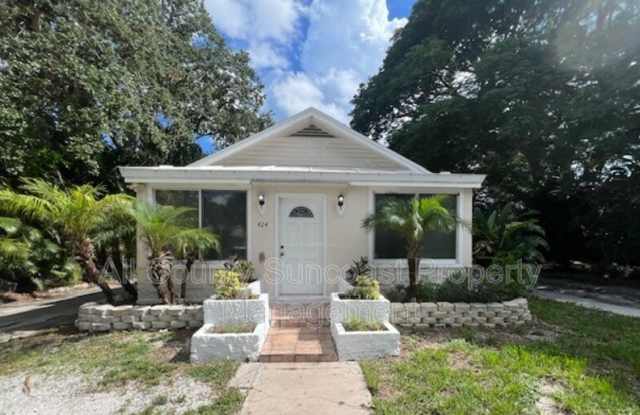 424 Wildwood Way - 424 Wildwood Way, Belleair, FL 33756