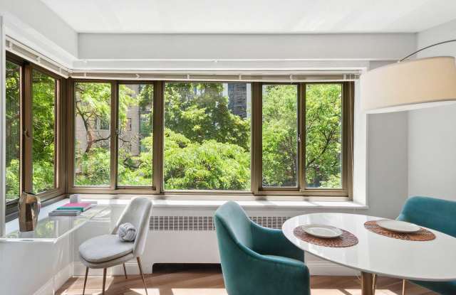 1350 Lake Shore Drive Gallery 4