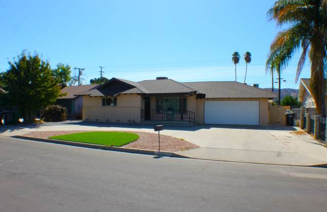 Charming 2 bedroom Hemet Home *Holiday Special* - 40837 Lois Court, East Hemet, CA 92544