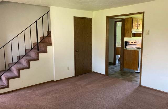 2 Bedroom 1 1/2 Bath With Laundry Room And 1 Car Garage photos photos