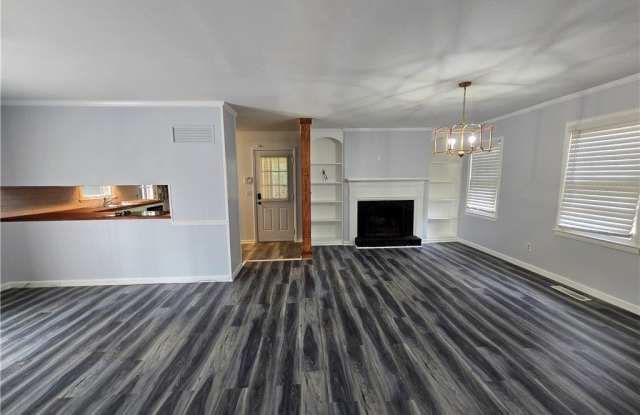 2212 Woodland Terrace Gallery 3