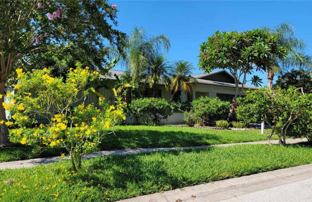 3024 SANDPIPER PLACE - 3024 Sandpiper Place, Feather Sound, FL 33762