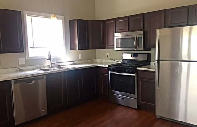 Recently Remodeled and Efficient 3 Bedroom Single Family Home photos photos