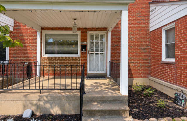 Charming 3-Bedroom Home with Hardwood Floors & Covered Parking Gallery 1